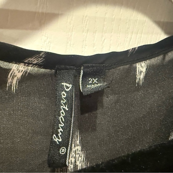 PORTOCRUZ Black and White Patterned Swimsuit Cover-up - Picture 3 of 5